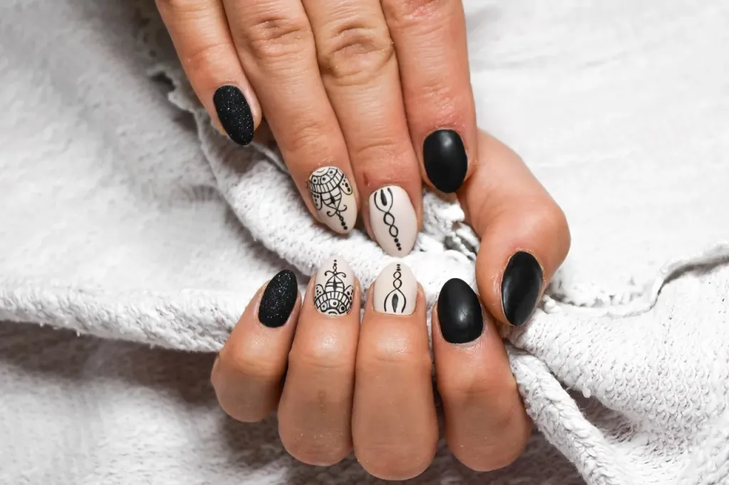 Jak samemu zrobić sobie manicure? Hybryda bez tajemnic!